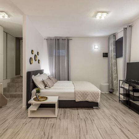 Apartments And Rooms Villa Lina Σπλιτ Εξωτερικό φωτογραφία