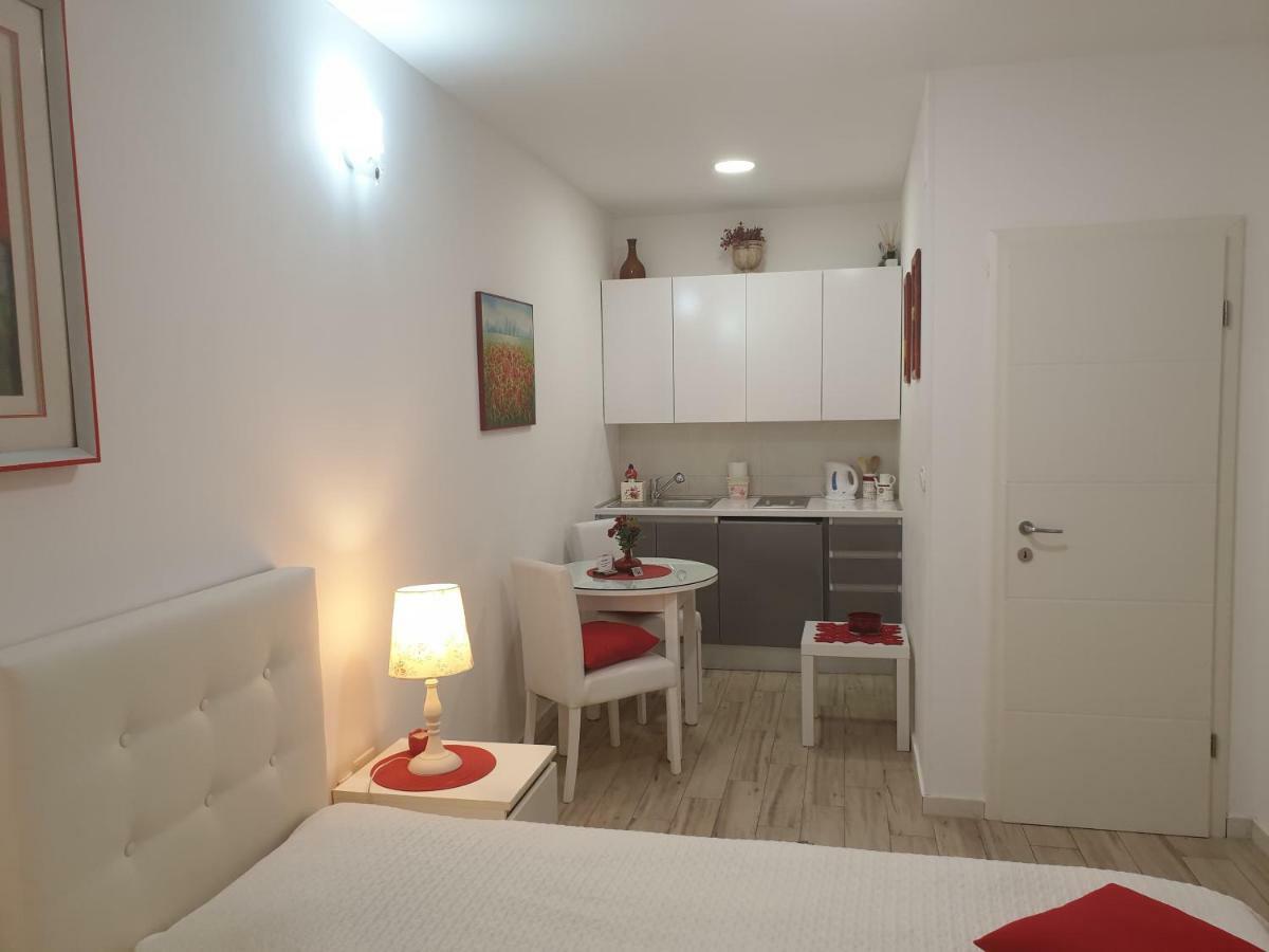 Apartments And Rooms Villa Lina Σπλιτ Εξωτερικό φωτογραφία