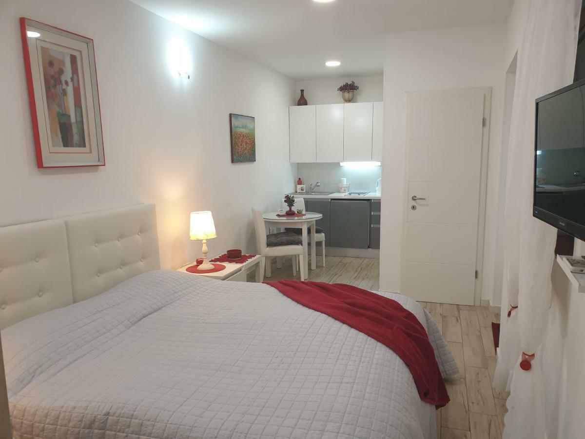 Apartments And Rooms Villa Lina Σπλιτ Εξωτερικό φωτογραφία